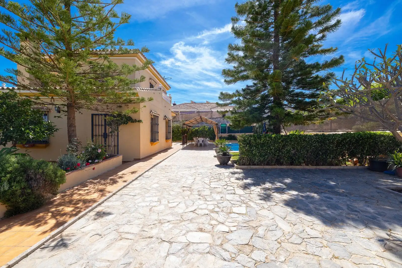 Jardí de Casa o xalet en venda en Alhaurín de la Torre amb Jardí privat, Terrassa i Piscina