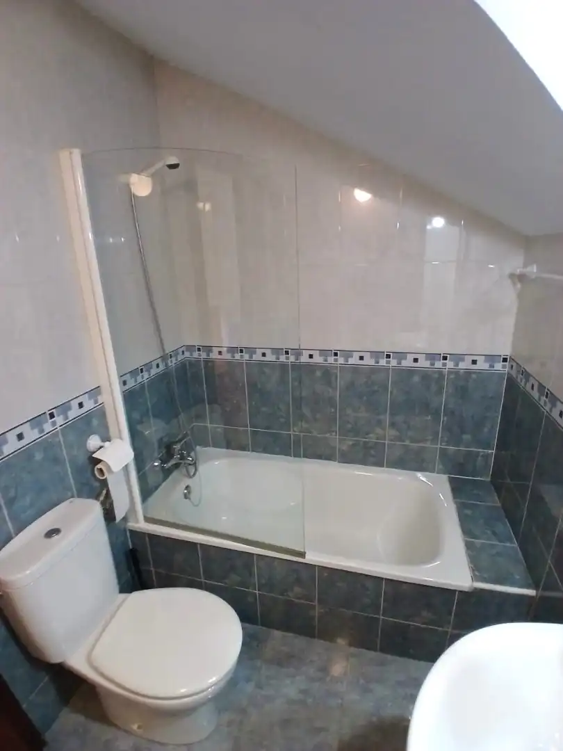 Badezimmer von Dachboden zur Miete in Ramales de la Victoria, Cantabria