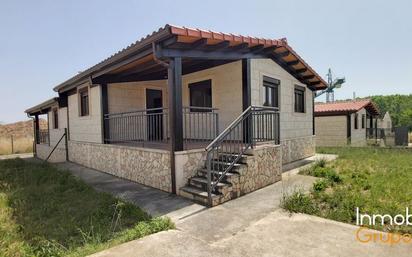 Exterior view of Single-family semi-detached for sale in Villalobar de Rioja  with Private garden, Terrace and Storage room