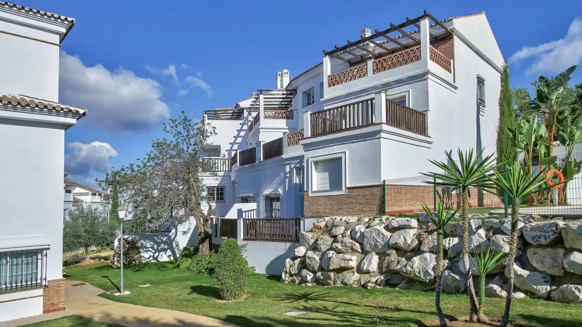 Außenansicht von Wohnungen zum Verkauf in Alhaurín de la Torre mit Terrasse