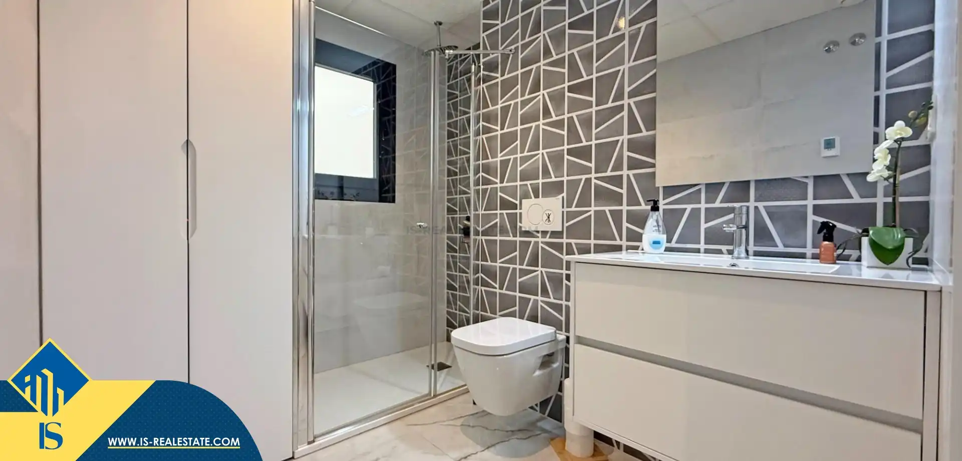 Bathroom of Flat for sale in Orihuela  with Terrace, Storage room and Furnished
