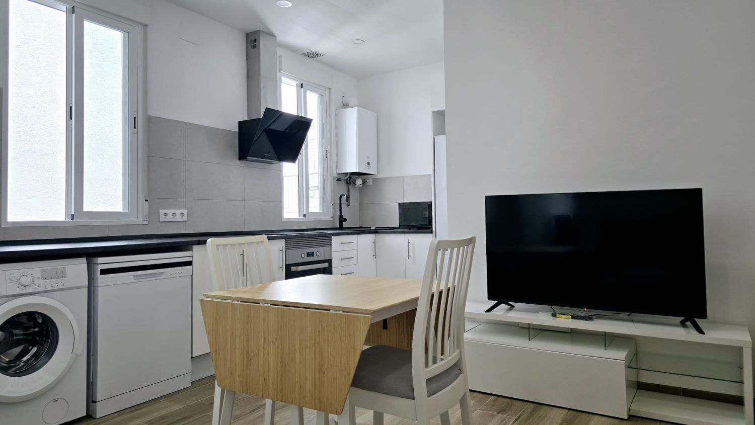 Kitchen of Flat to rent in  Madrid Capital  with Air Conditioner, Heating and Furnished