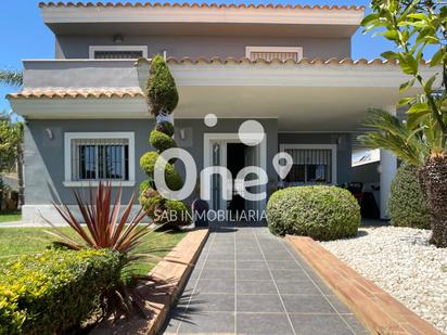 Vista exterior de Casa o xalet en venda en Bétera amb Aire condicionat, Terrassa i Piscina