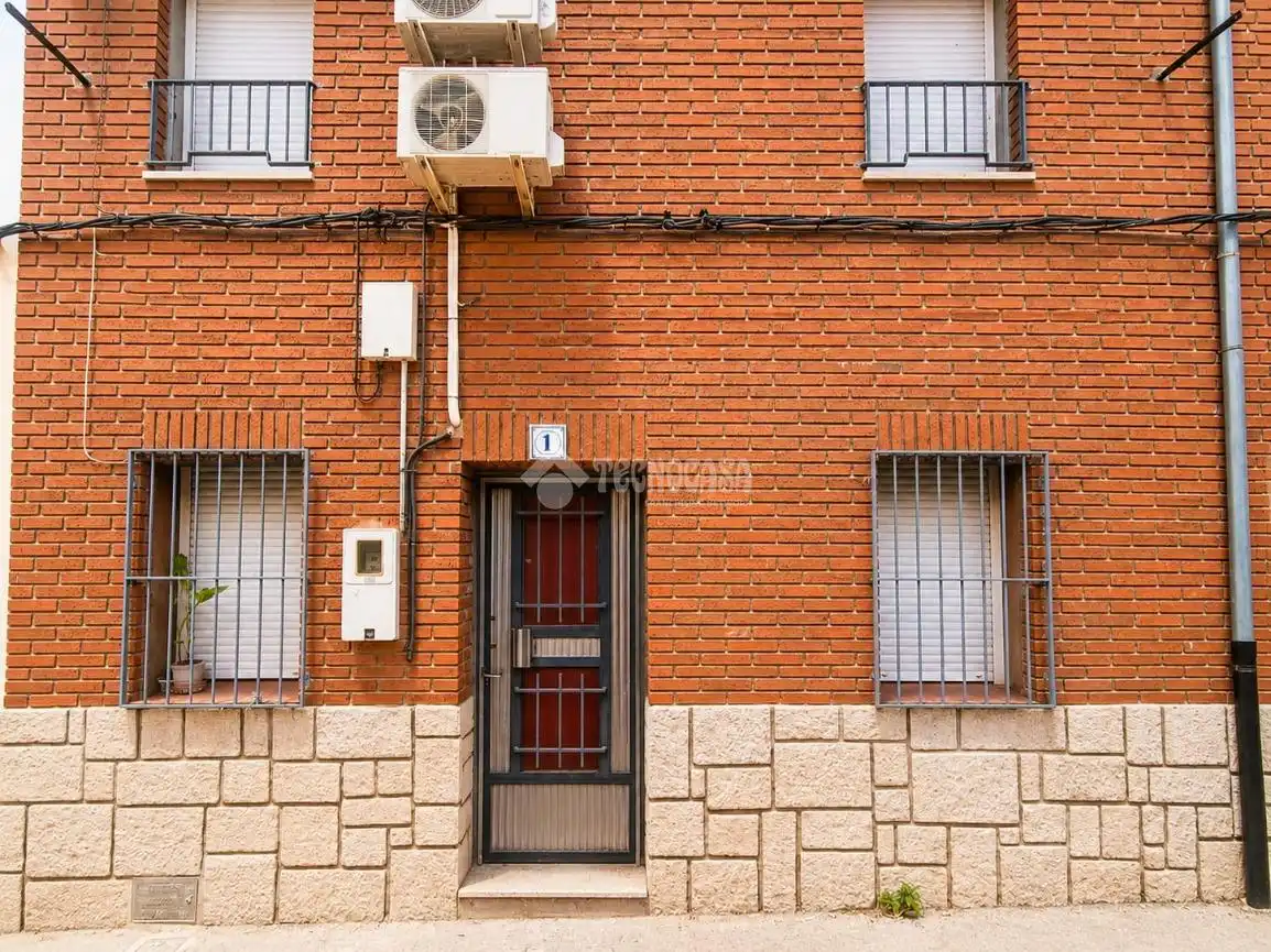 Vista exterior de Casa adosada en venta en Caleruela con Calefacción y Amueblado