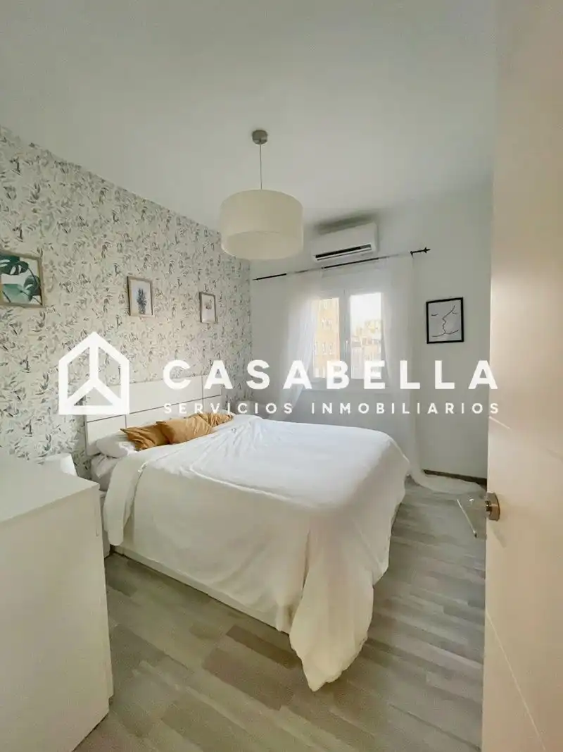 Bedroom of Flat for sale in Valencia  with Air Conditioner, Heating and Terrace