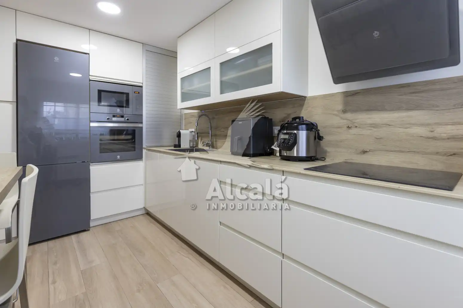 Kitchen of Houses for sale in Alcalá de Henares  with Air Conditioner, Heating and Parquet flooring