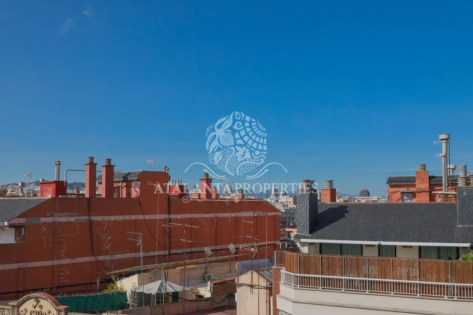 Vista exterior de Ático en venta en Barcelona con Terraza y Balcón