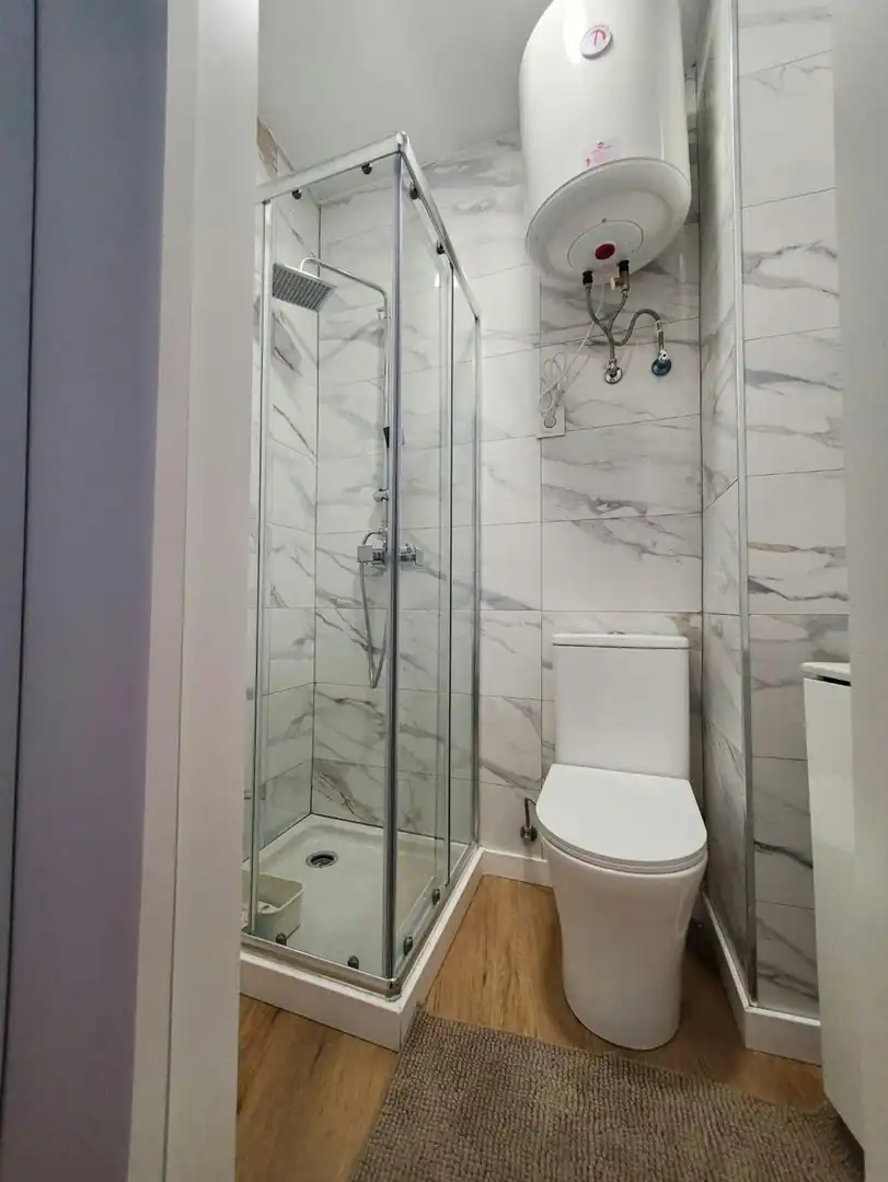 Badezimmer von Wohnung zur Miete in Madrid mit Klimaanlage, Heizung und Waschmaschine
