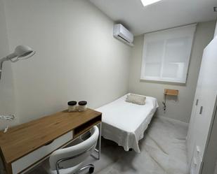 Dormitori de Apartament per a compartir en  Valencia Capital amb Moblat, Forn i Microones