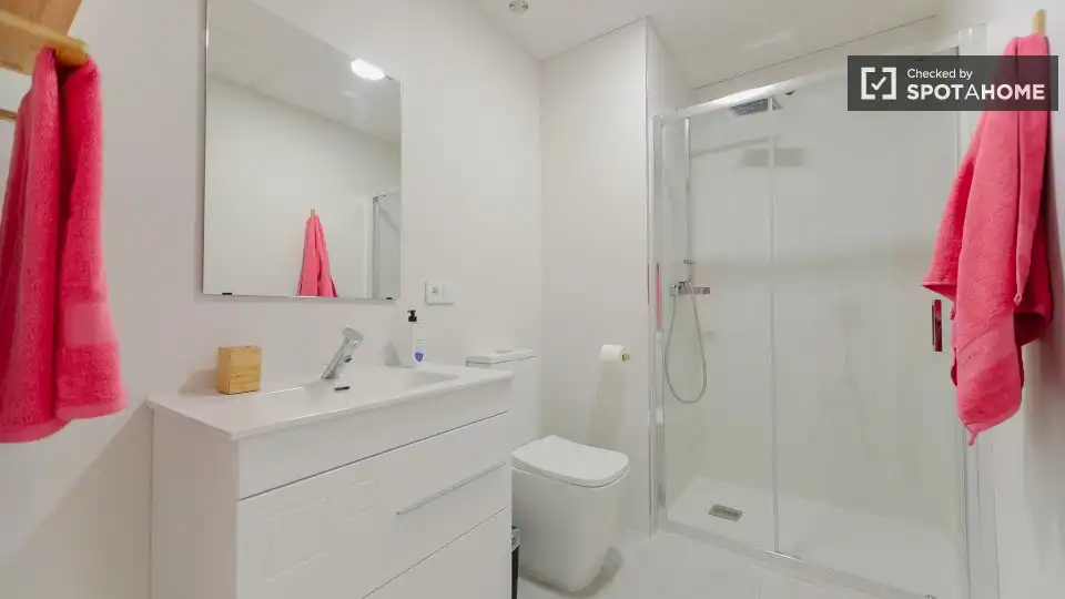 Baño de Piso de alquiler en Valencia con Aire acondicionado, Calefacción y Amueblado