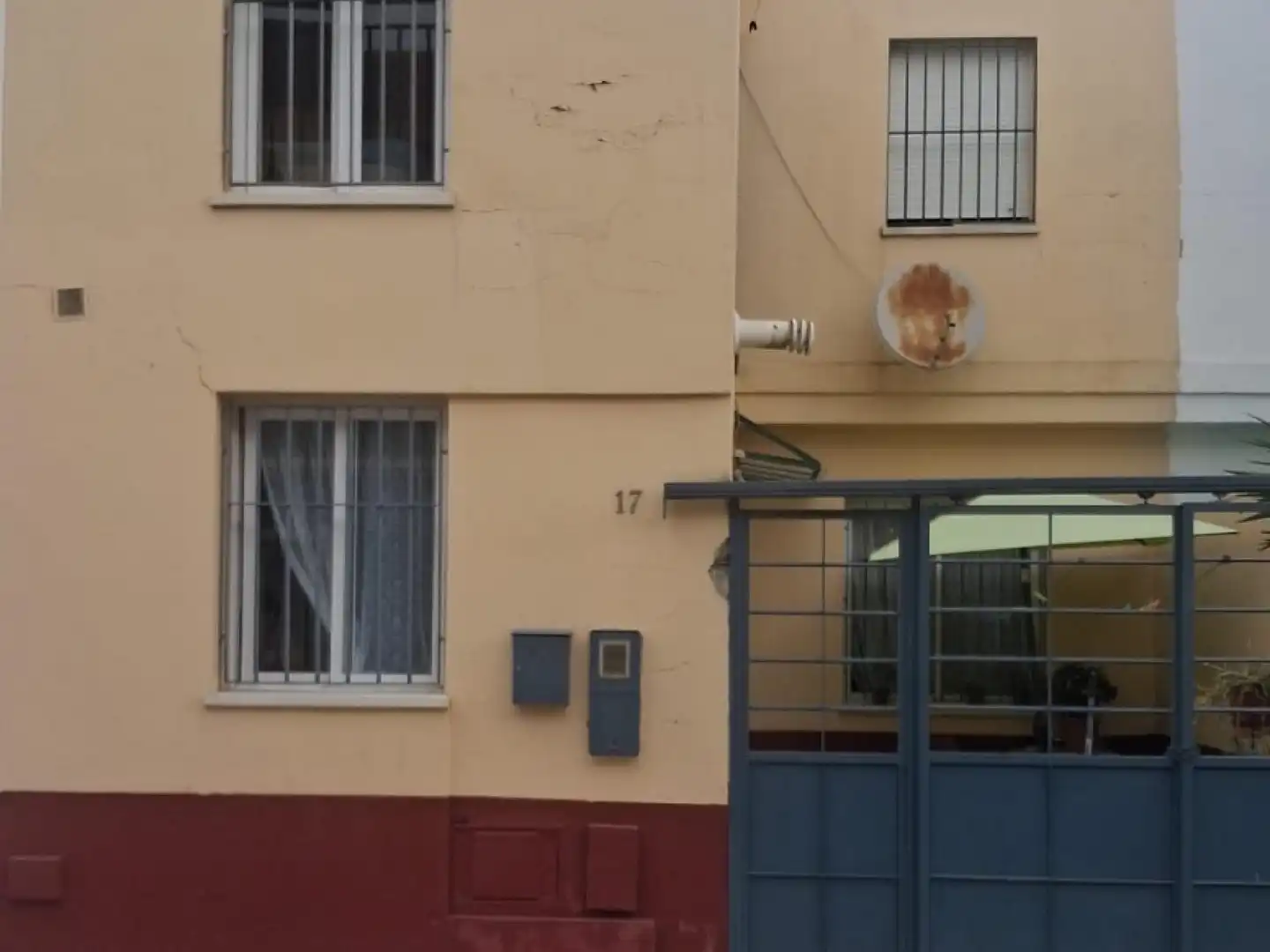Casa aparellada amb jardí en venda a Cantillana, imagen 2