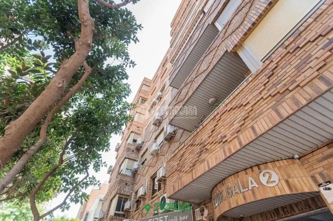 Vista exterior de Piso en venta en Almería con Aire acondicionado