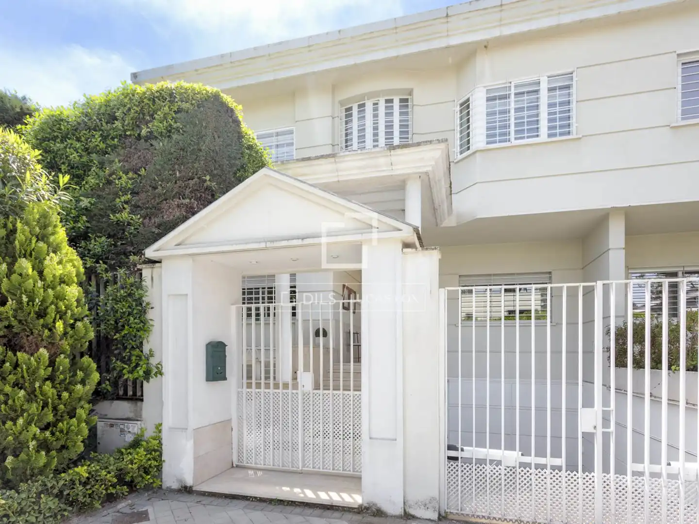 Vista exterior de Casa o xalet en venda en Madrid amb Aire condicionat, Calefacció i Moblat