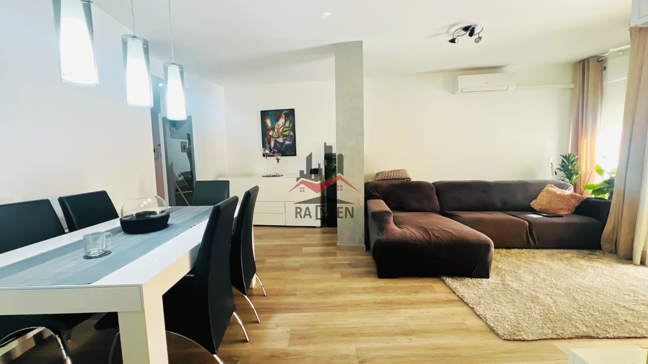 Sala d'estar de Àtic en venda en Figueres amb Calefacció i Jardí privat