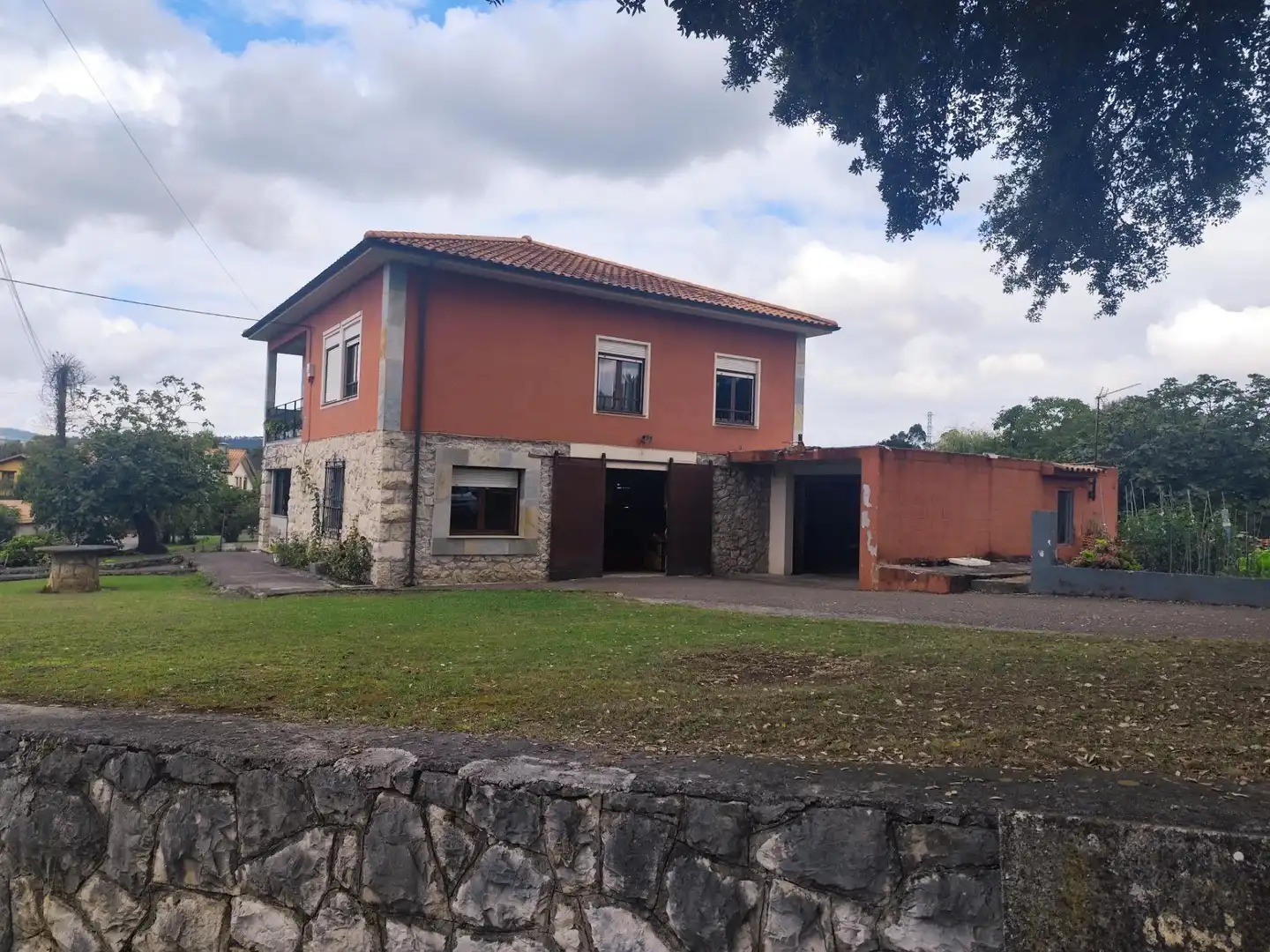 Vista exterior de Casa o chalet en venta en Villaescusa (Cantabria) con Calefacción, Jardín privado y Terraza