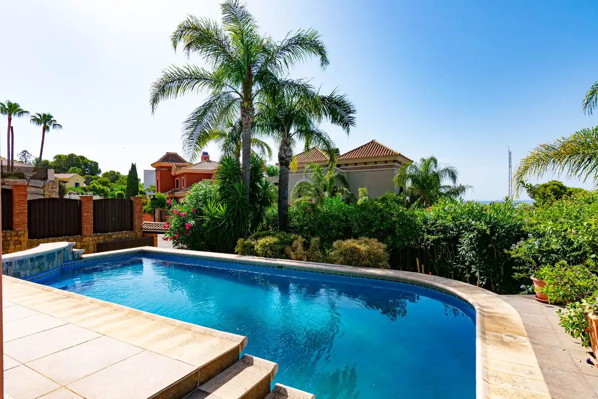 House with pool for sale in Estepona Pueblo
