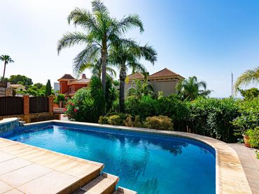 Casa con piscina en venta en Estepona Pueblo