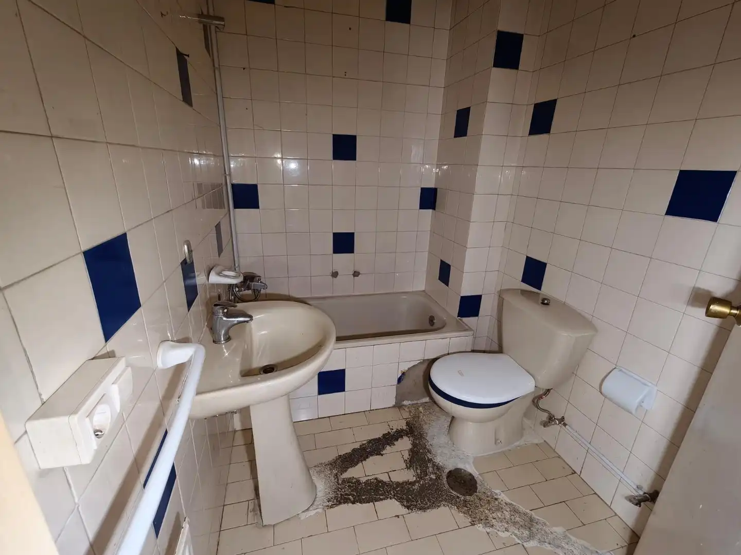 Badezimmer von Wohnung zum Verkauf in Pontevedra Capital  mit Privatgarten
