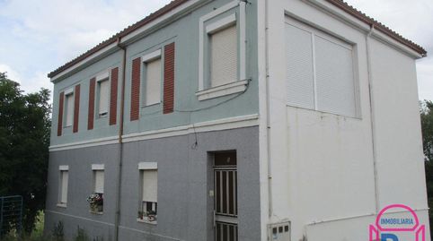 Casa con 2 viviendas en el Casco Urbano de Armunia