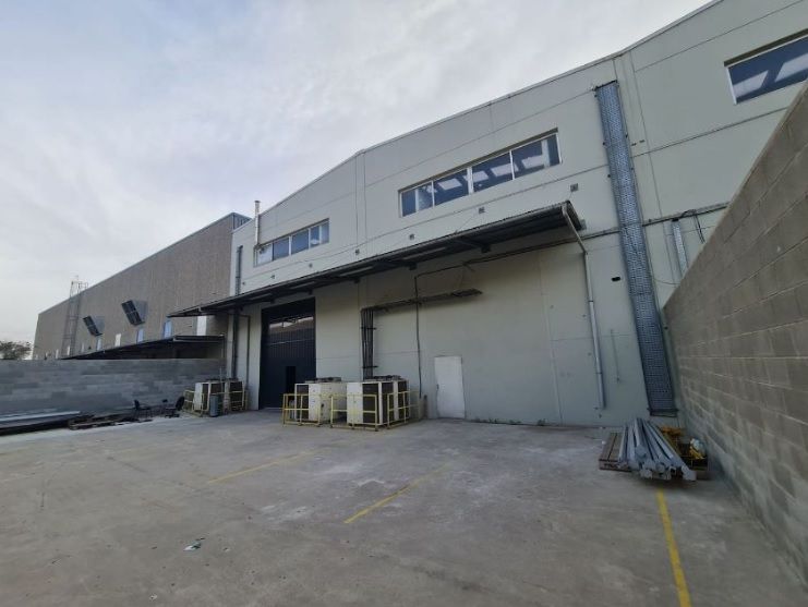 Vista exterior de Nau industrial de lloguer en El Prat de Llobregat amb Alarma