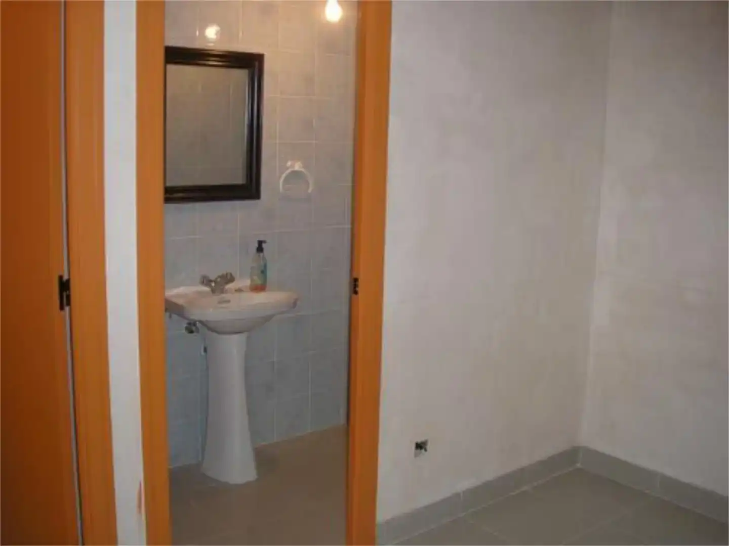 Baño de Local de alquiler en Balaguer con Aire acondicionado