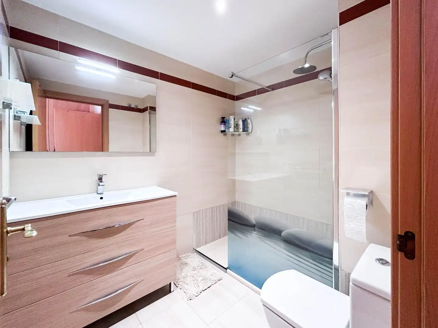 Bathroom of Flat for rent in Paterna  with Air Conditioner, Heating and Private garden