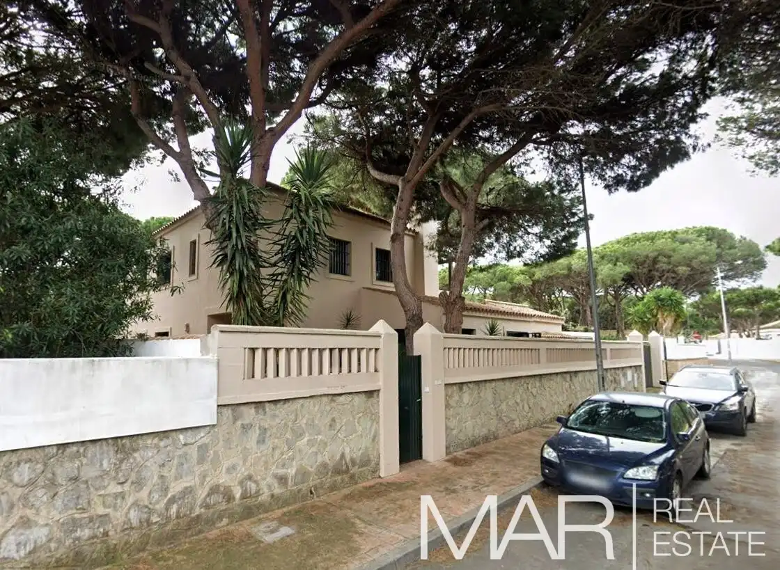 Chalet con piscina en venta en La Barrosa, imagen 2