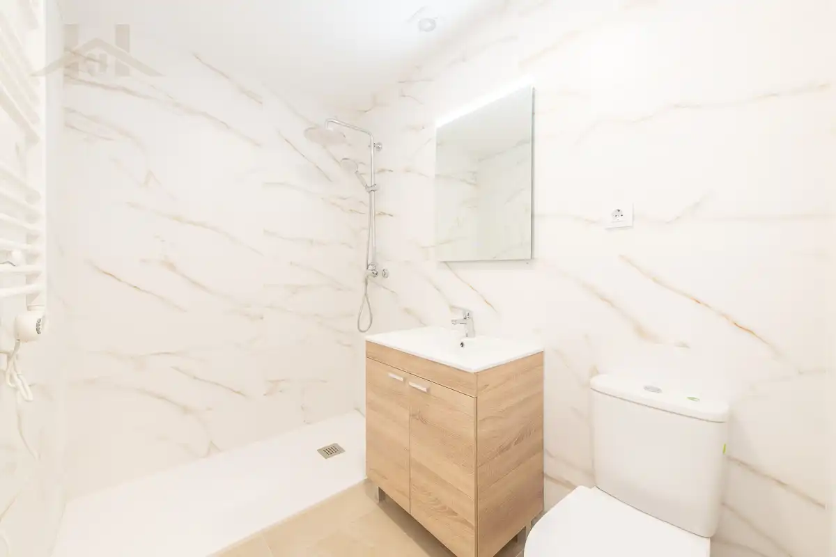 Baño de Piso en venta en Fuenlabrada con Aire acondicionado y Horno