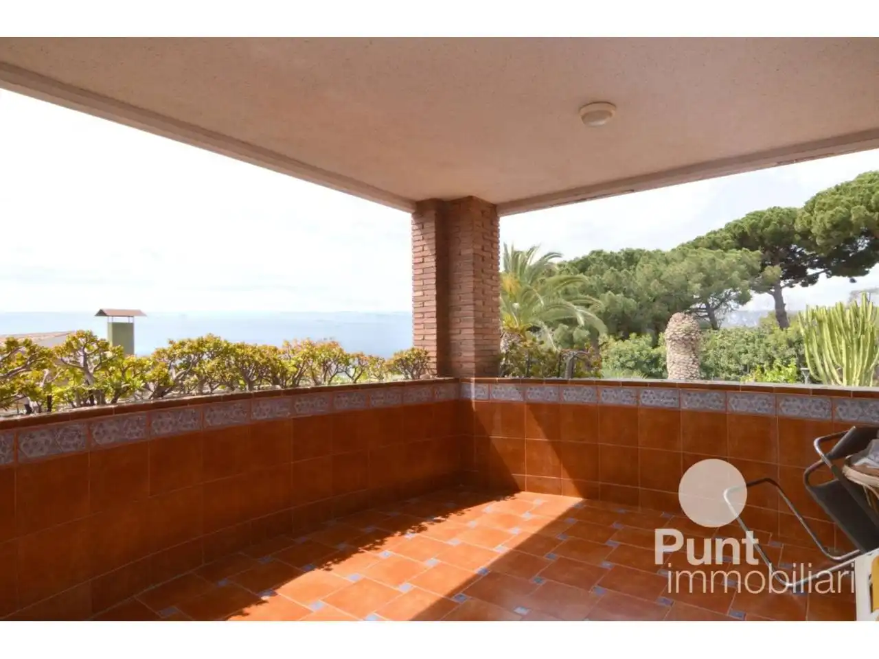 Vista exterior de Casa o xalet en venda en Premià de Dalt amb Calefacció, Jardí privat i Terrassa
