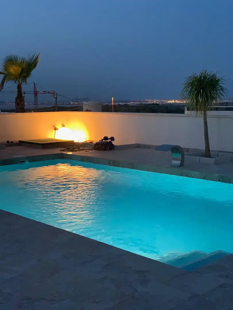 Piscina de Casa o chalet de alquiler en San Miguel de Salinas con Aire acondicionado, Calefacción y Jardín privado
