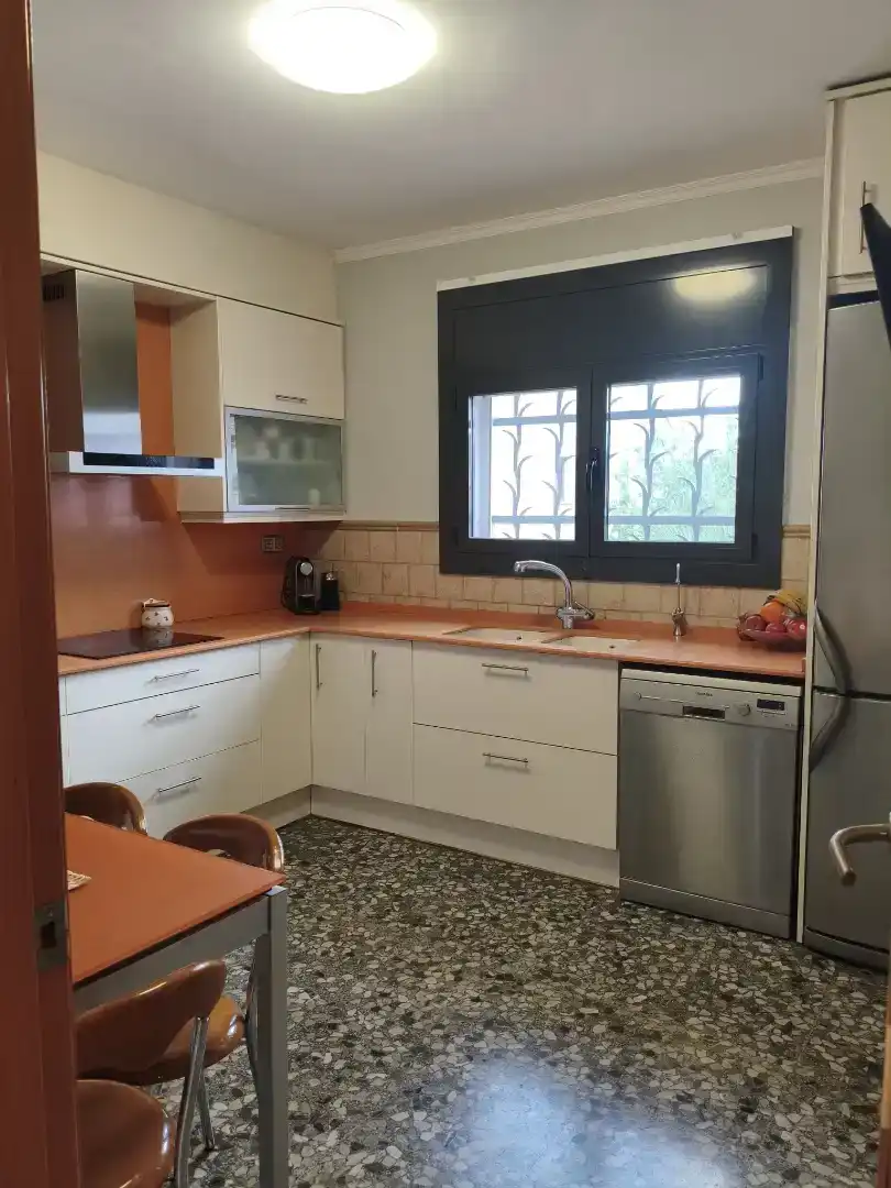 Cuina de Pis en venda en Castellar del Vallès amb Aire condicionat, Jardí privat i Traster