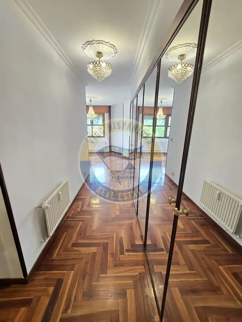 Piso de alquiler en Vigo  con Calefacción, Parquet y Balcón