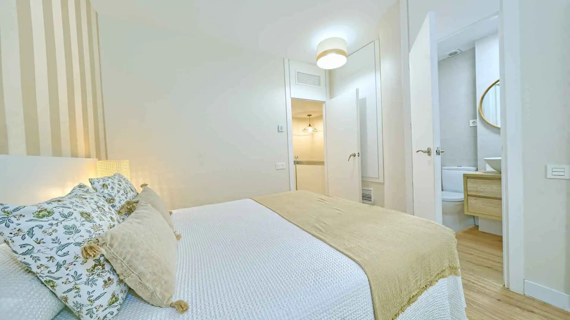 Habitación de Planta baja en venta en Marbella con Aire acondicionado, Terraza y Trastero