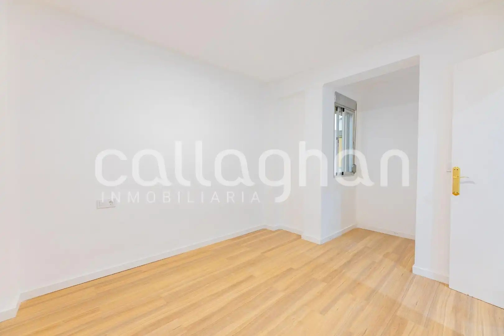 Piso en venta en Valencia con Balcón