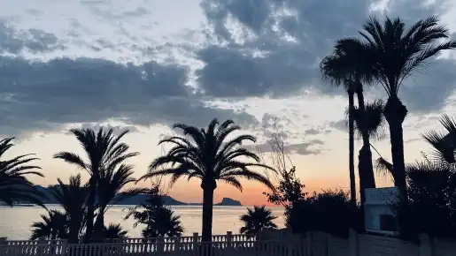 Vista exterior de Casa o xalet en venda en L'Alfàs del Pi amb Calefacció, Terrassa i Piscina