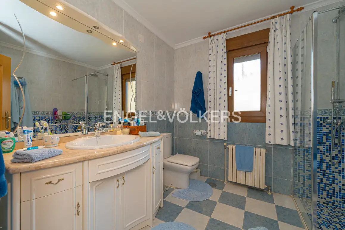 Baño de Casa o chalet en venta en Benidorm con Aire acondicionado, Jardín privado y Piscina
