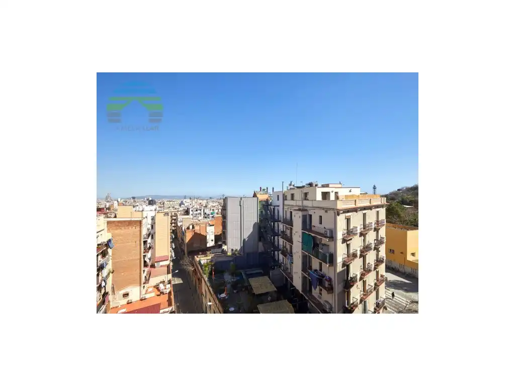 Vista exterior de Ático en venta en Sants - Montjuïc