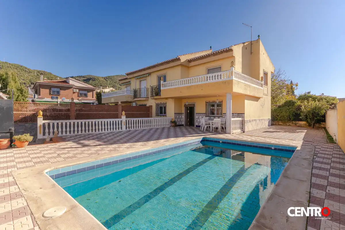Vista exterior de Casa o xalet en venda en Padul amb Calefacció, Jardí privat i Terrassa