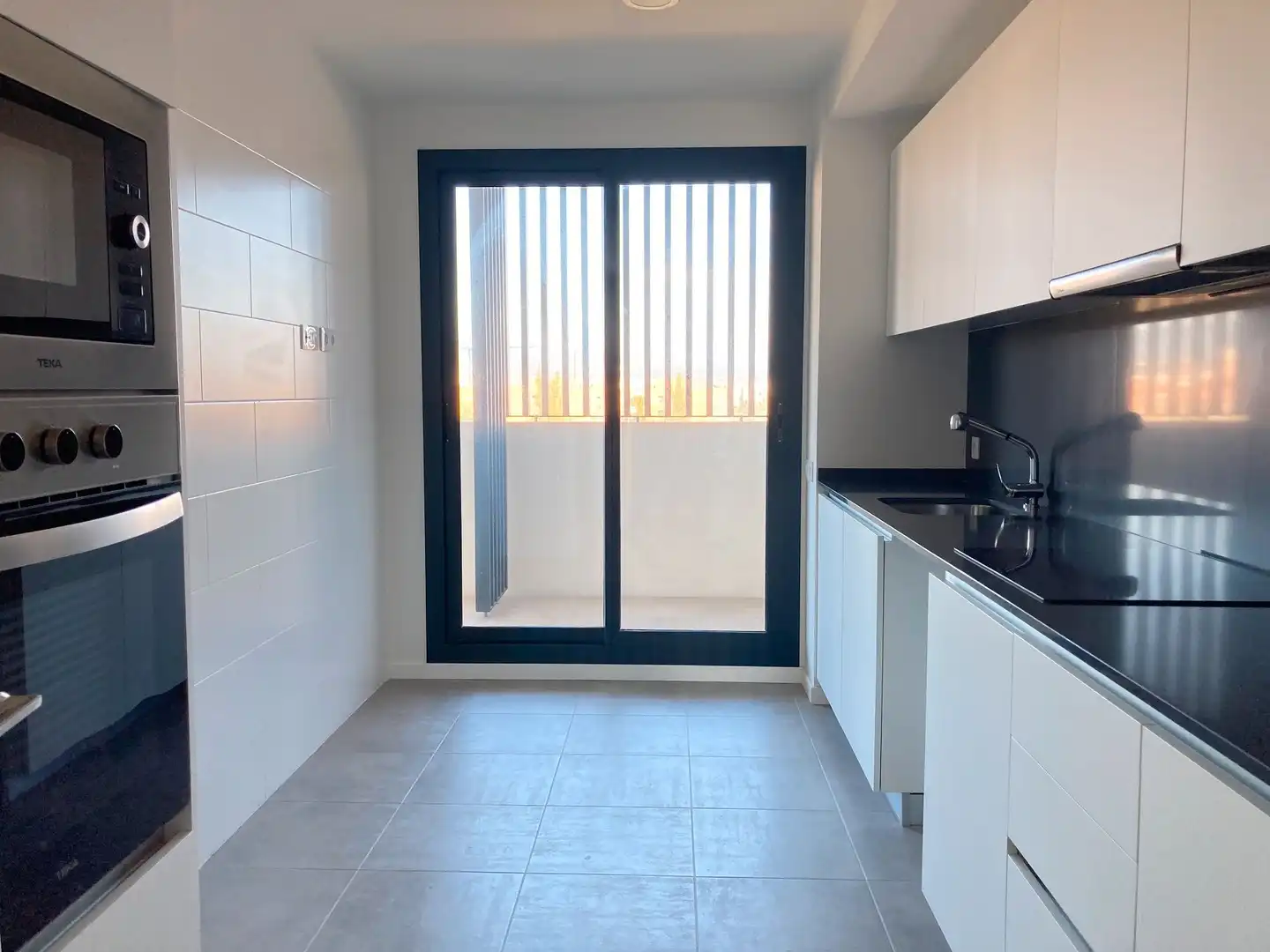 Cocina de Piso de alquiler en Sant Adrià de Besòs con Calefacción, Parquet y Terraza