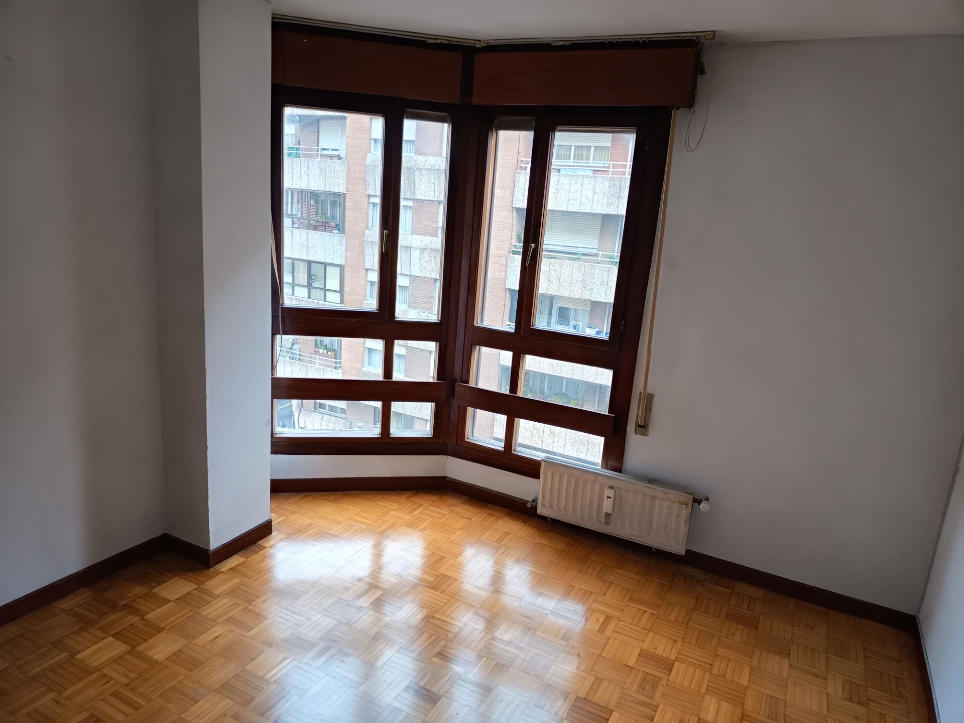 Bedroom of Flat to rent in Avilés  with Heating, Parquet flooring and Oven