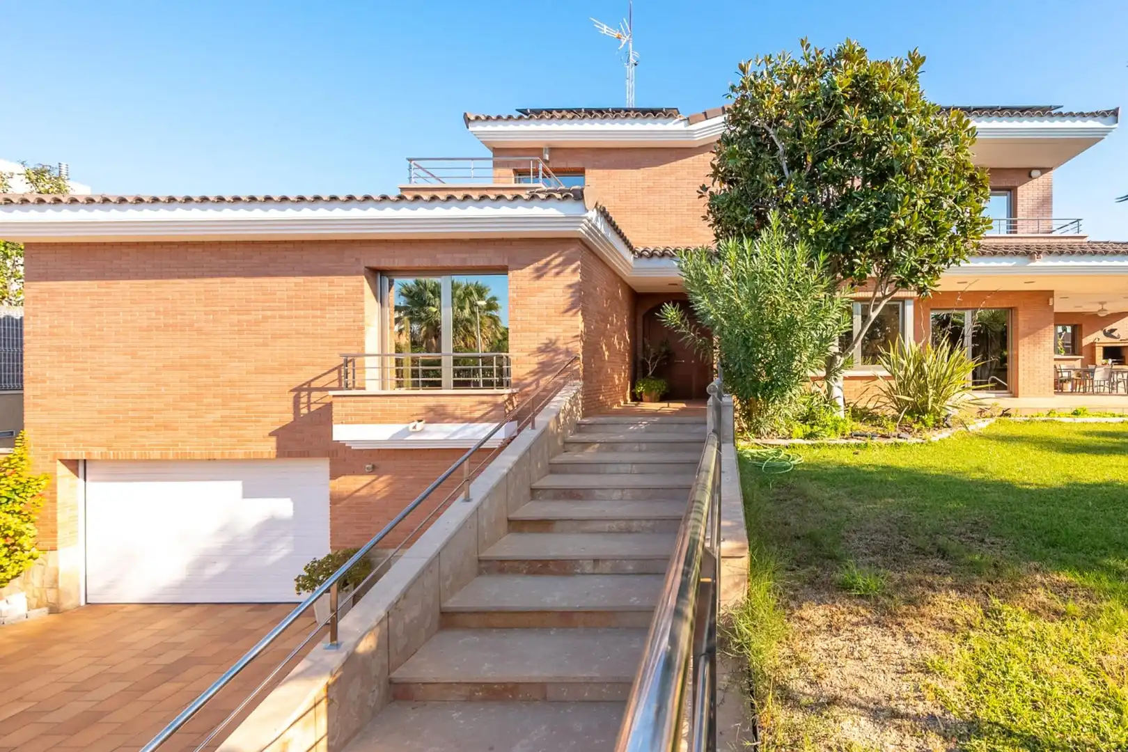 Vista exterior de Casa o xalet en venda en El Vendrell amb Aire condicionat, Calefacció i Jardí privat