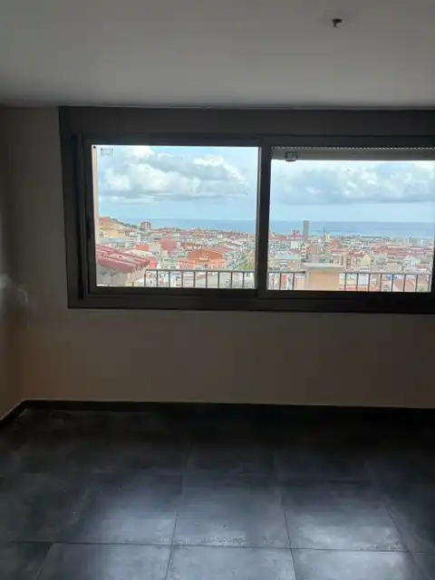 Dachboden zum Verkauf in Mataró mit Klimaanlage, Heizung und Terrasse