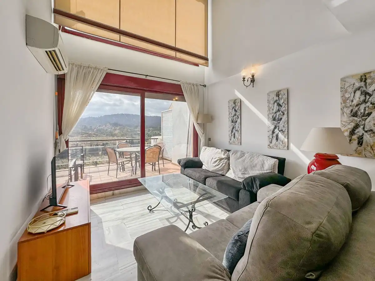 Penthouse with pool for sale in Calle Benahavis, imagen 3
