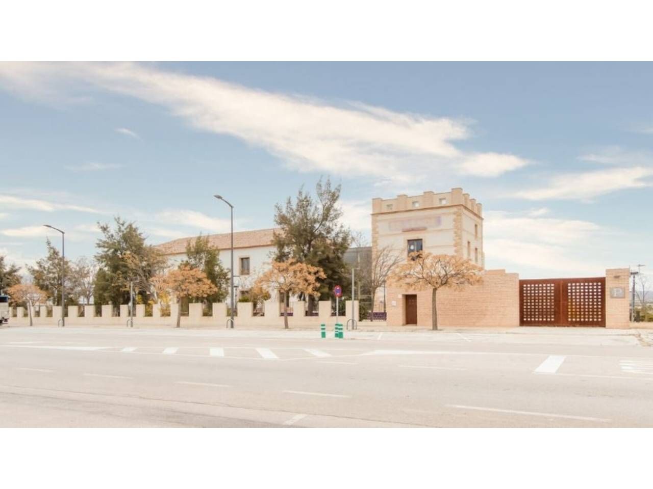 Exterior view of Building for sale in Almansa