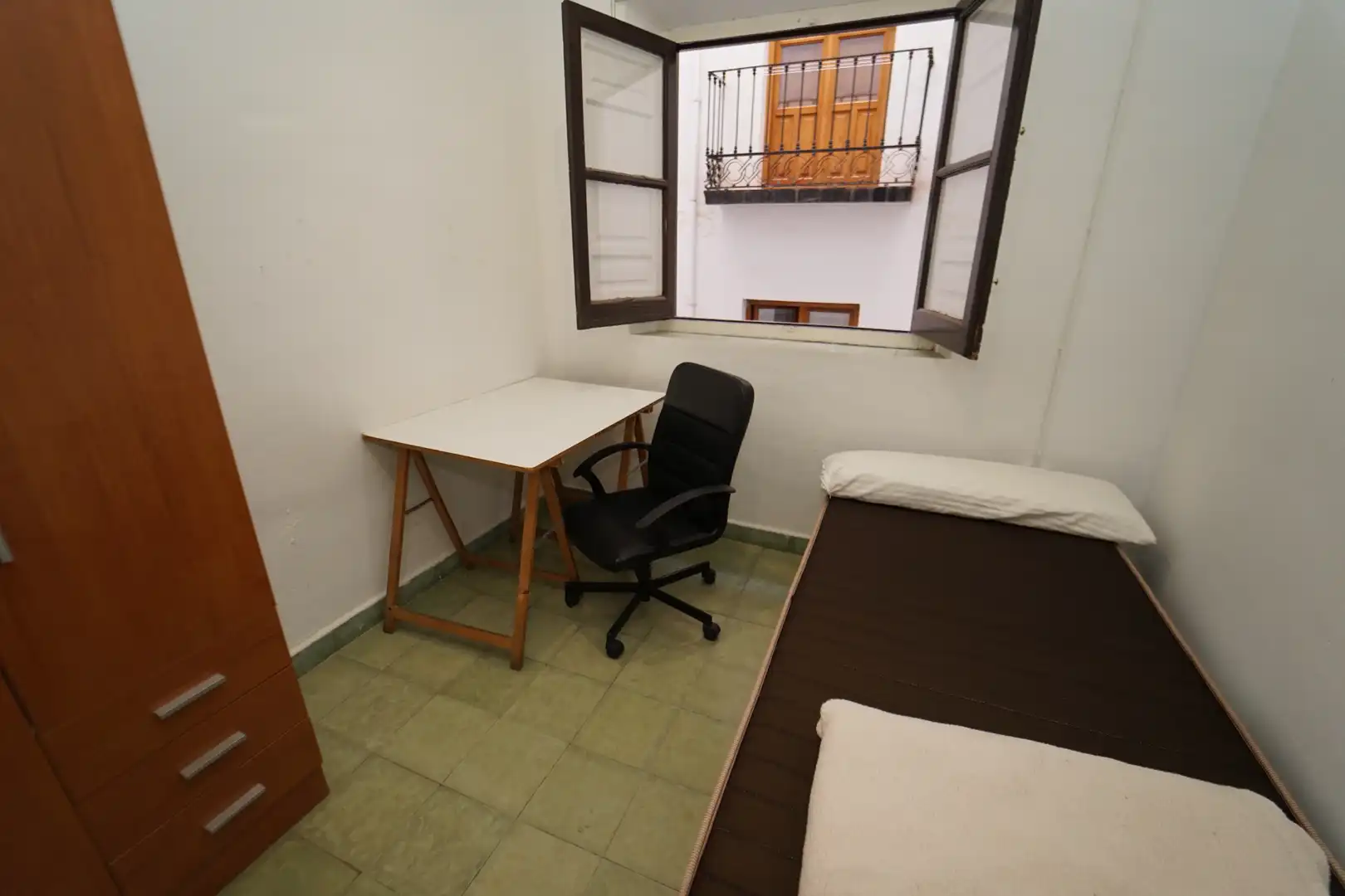 Bedroom of Flat for rent in Granada  with Air Conditioner, Furnished and Washing machine
