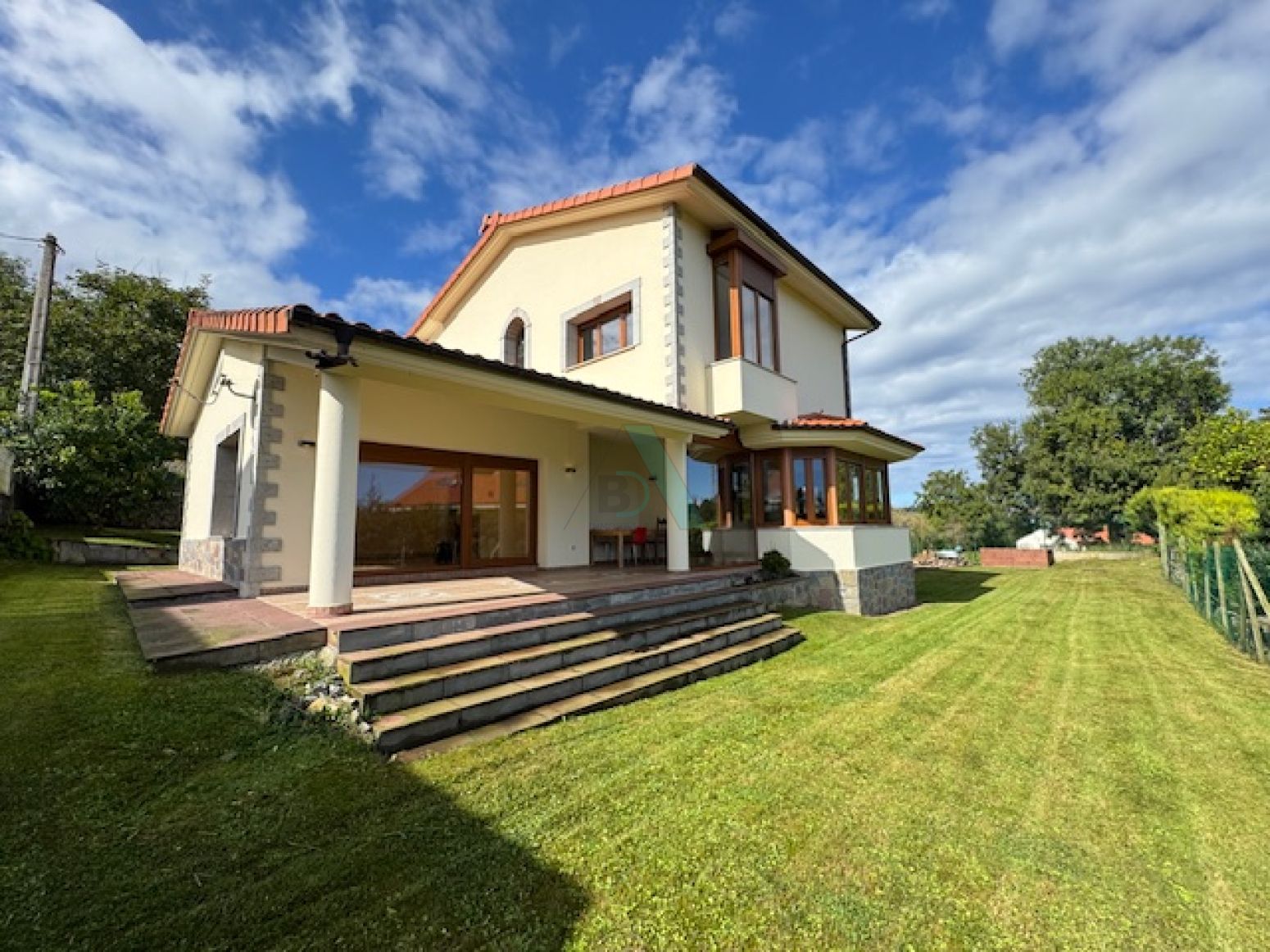 Vista exterior de Casa o xalet en venda en Llanes amb Calefacció, Jardí privat i Terrassa