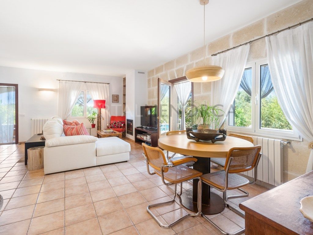 Sala d'estar de Finca rústica en venda en Alaior amb Aire condicionat i Piscina