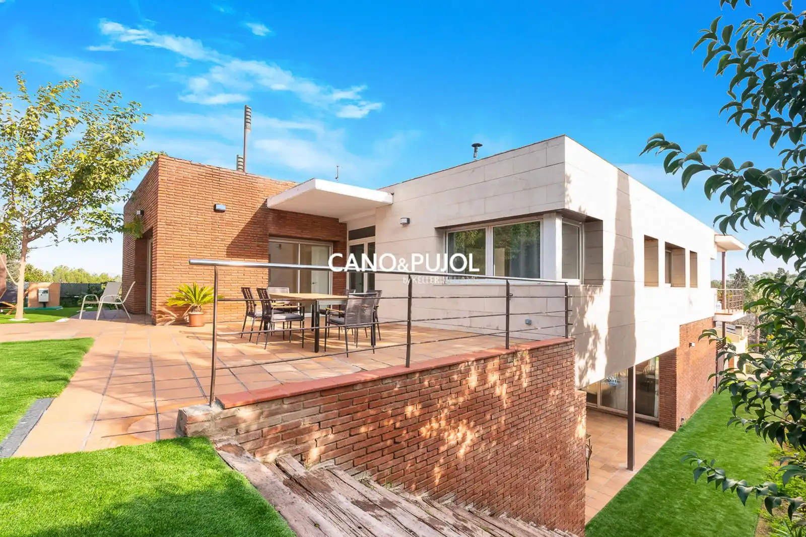 Garden of Houses for sale in Sant Cugat del Vallès  with Air Conditioner, Terrace and Swimming Pool