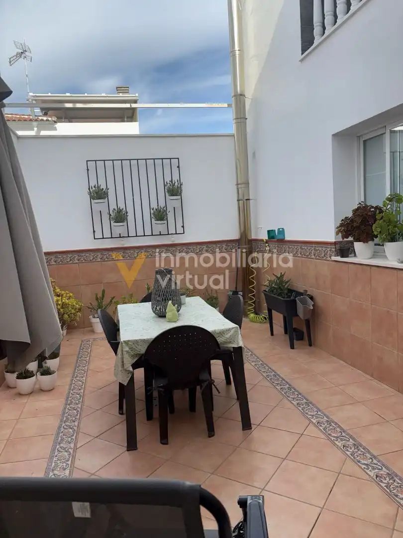 Jardí de Casa o xalet en venda en Lucena amb Moblat