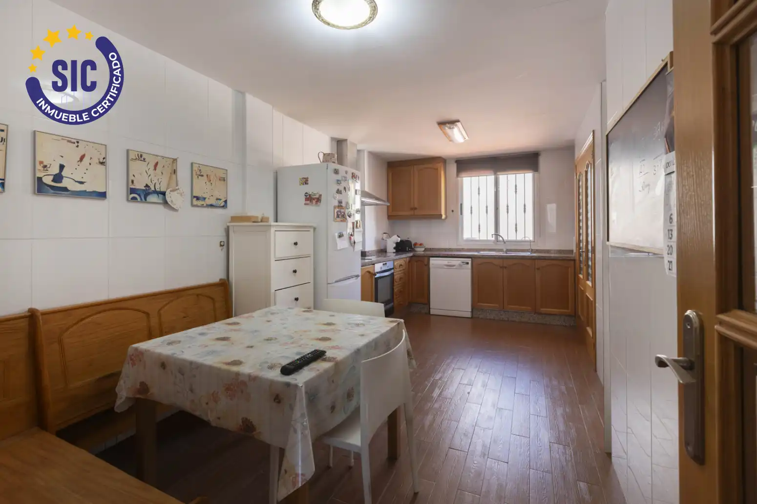 Cuina de Casa adosada en venda en Llombai amb Calefacció, Terrassa i Balcó